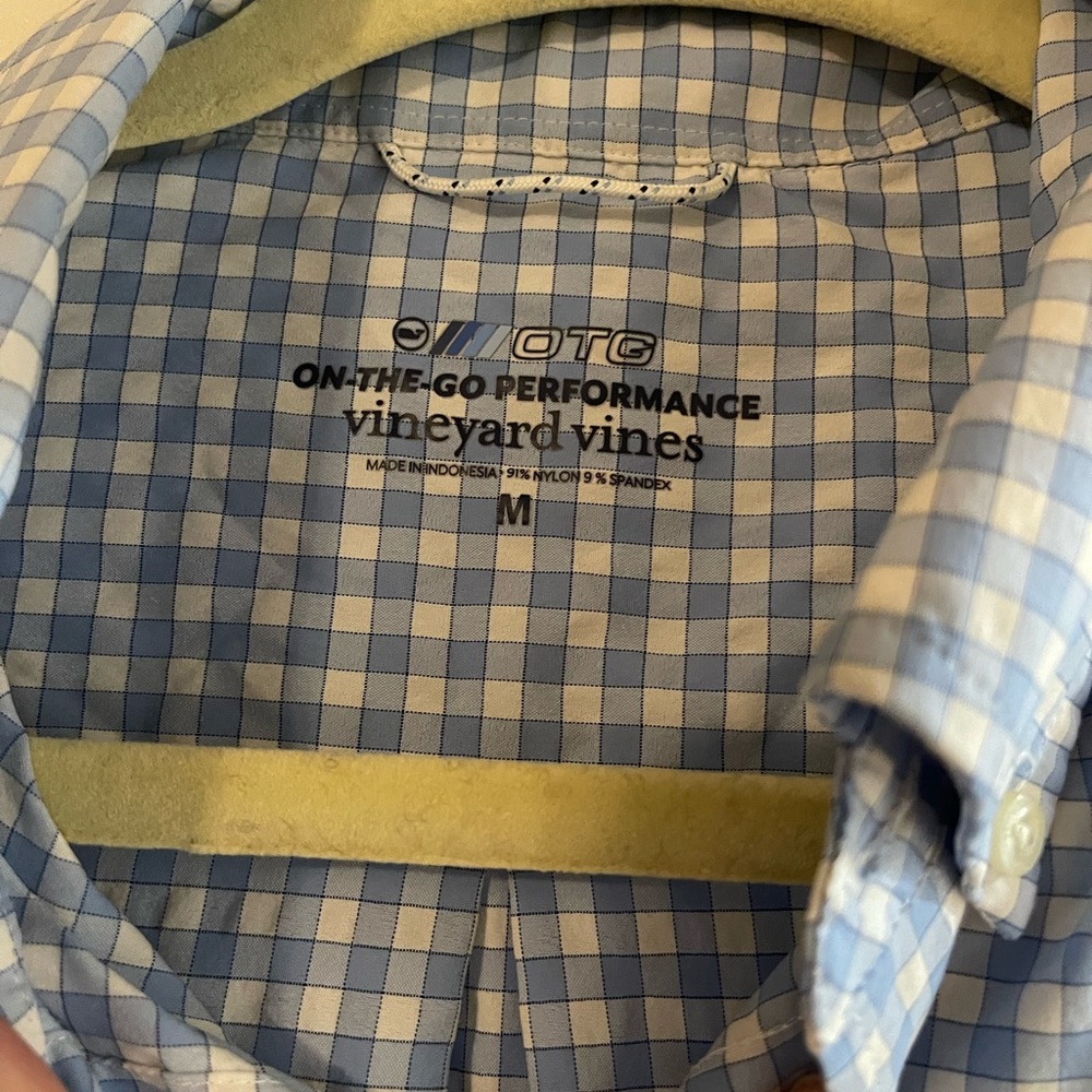 Mens Vineyard Vines OTG Performance Button down - Picture 3 of 4